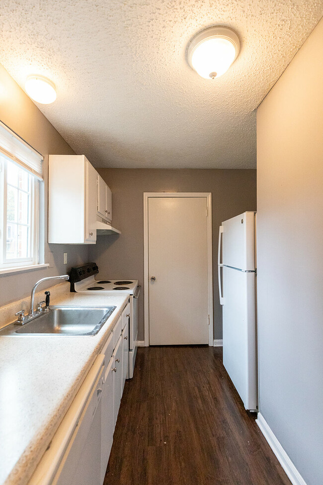 Kitchen - Hillcrest Townhomes