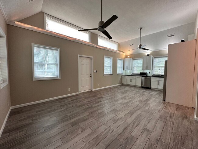 Building Photo - Exclusively Offered by Muse Realty Rentals...