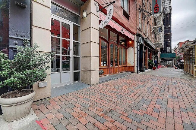 Building Photo - 143 Mulberry St