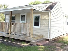 Building Photo - 208 6th St