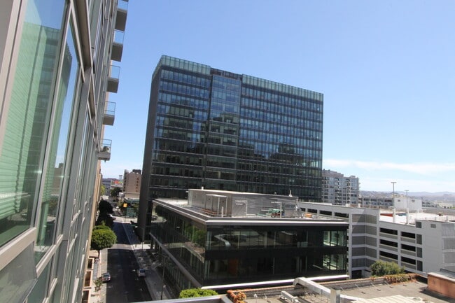 Building Photo - EPIC REA: GORGEOUS 1BD/ 1BA Condo w/ Amazing Views & Fabulous Rooftop