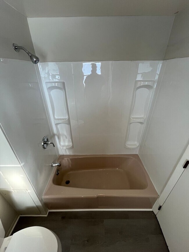 Building Photo - 104-110 Maple Lane