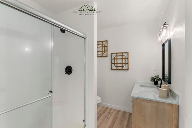 Building Photo - 4 bedroom 2.5 bathroom home with Panoramic views!