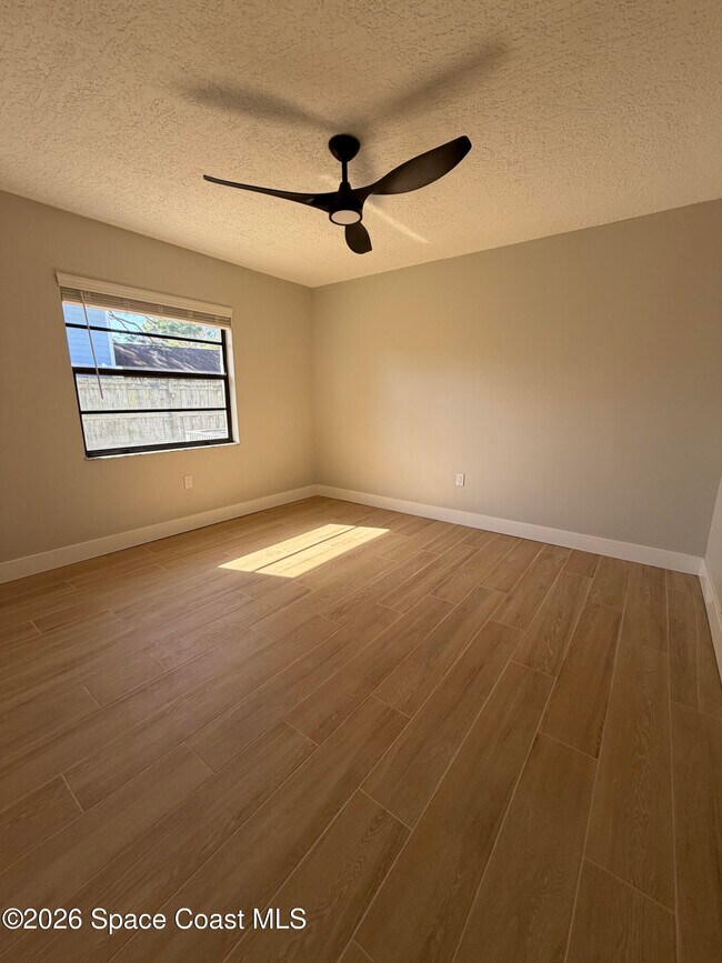 Building Photo - 845 Juniper Cir