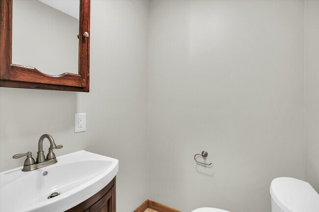Building Photo - 1705 Lake Shore Dr