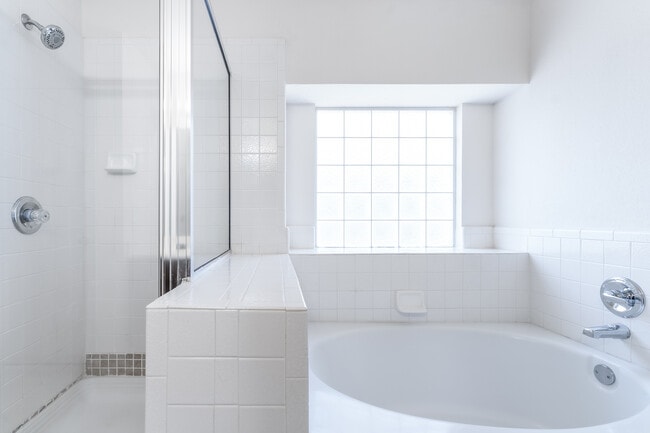 Building Photo - 5700 SE 87th St