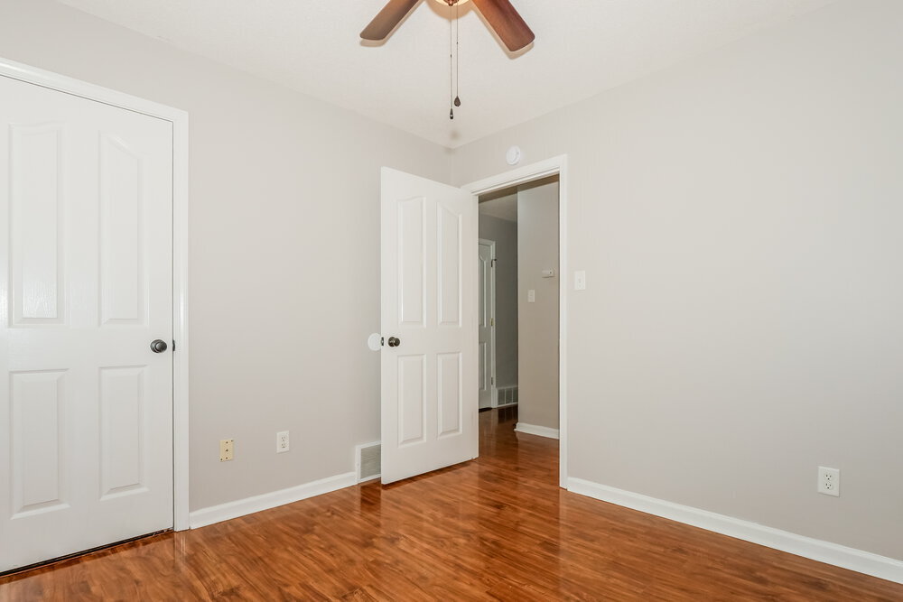 Building Photo - 1596 Far Dr
