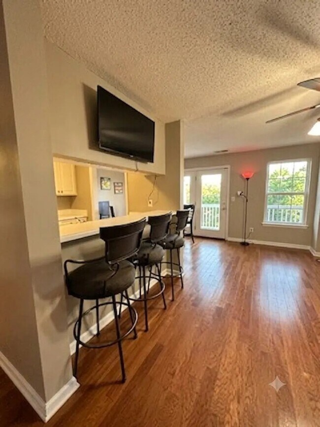 Building Photo - 906 Litchfield Way