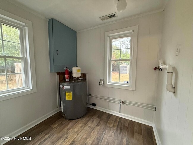 Building Photo - 235 N Pecan St