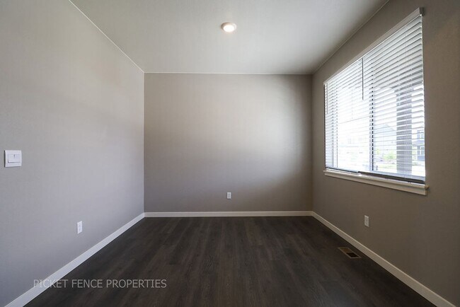Building Photo - Beautiful New Home in West Greeley!