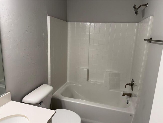 Building Photo - 3724 Apple Villas Cir