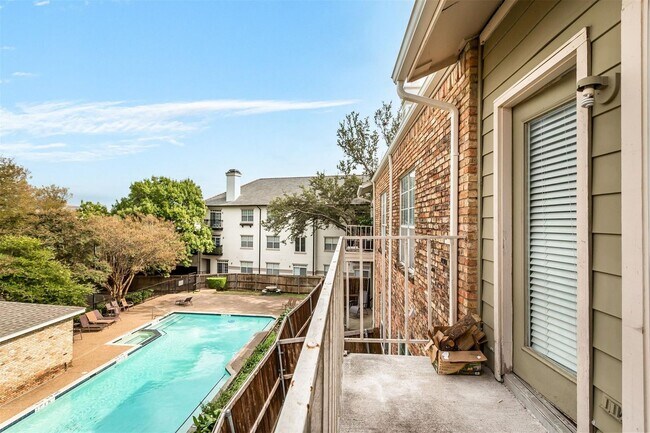 Building Photo - Renovated 2 Bedroom Condo at The Oaks of Lakewood