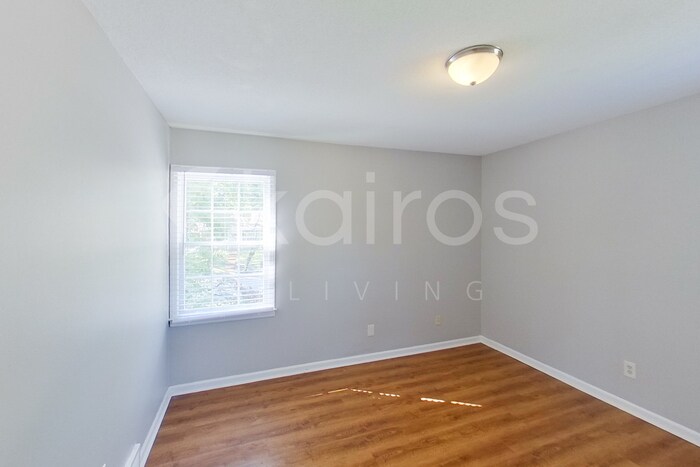 Building Photo - 5824 Tam Oshanter Ave