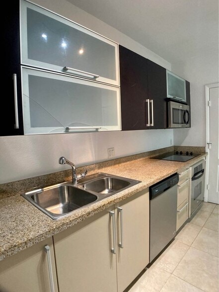 Building Photo - 500 NE 29th St