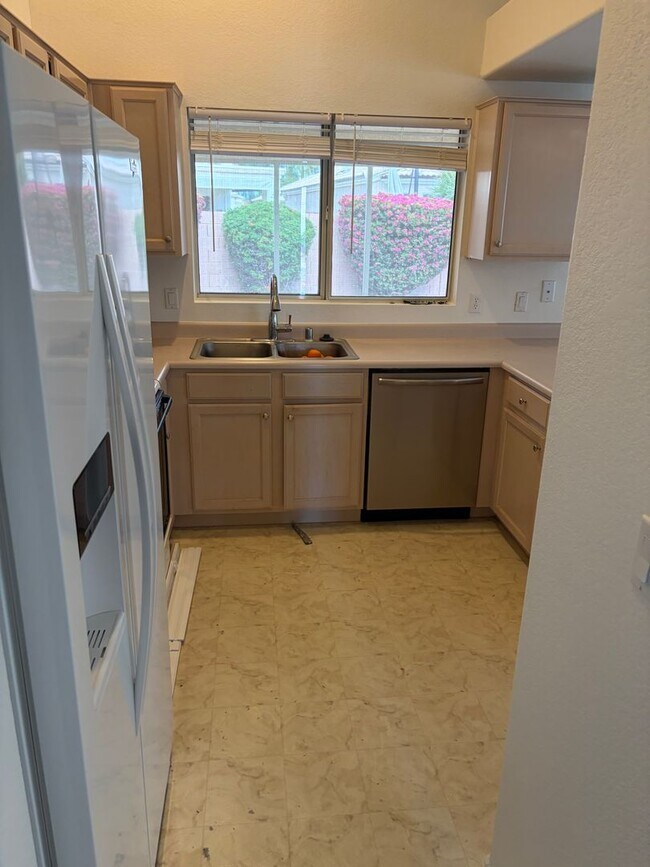 Building Photo - 55+ 2 Bed 2 bath home!