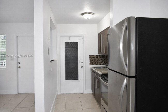 Building Photo - 16851 NE 21st Ave