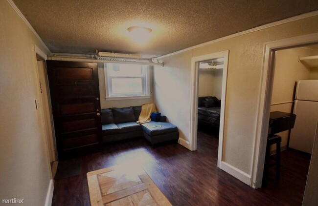 Building Photo - 1 br, 1 bath Condo - 2220 East Mississippi...