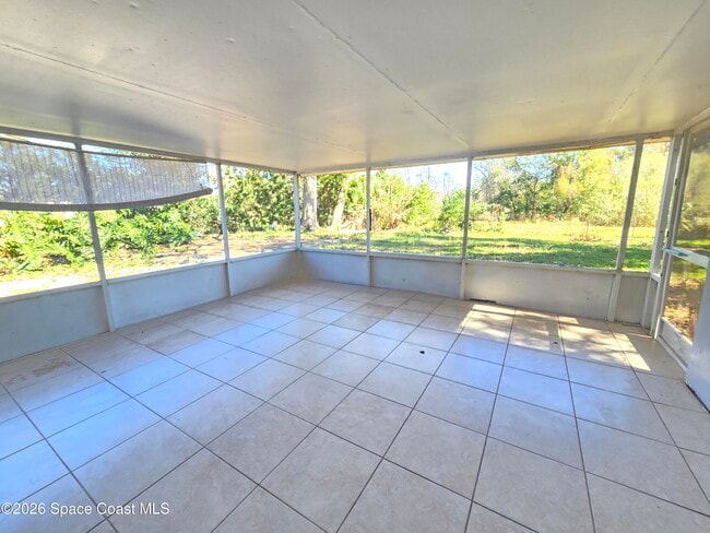 Building Photo - 771 Onyx Dr NE