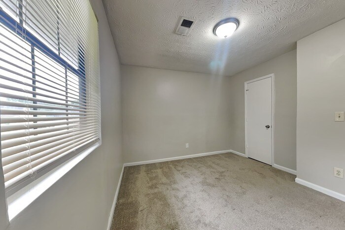 Building Photo - 2093 Drake Ct