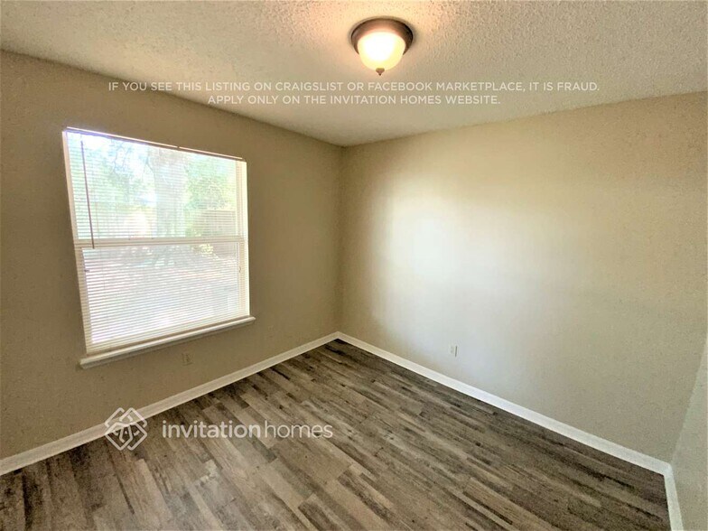Building Photo - 7737 Rockridge Dr W