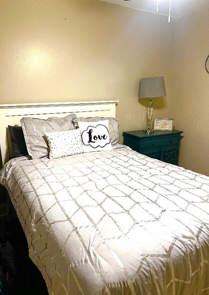 Building Photo - 190 Temple Ave