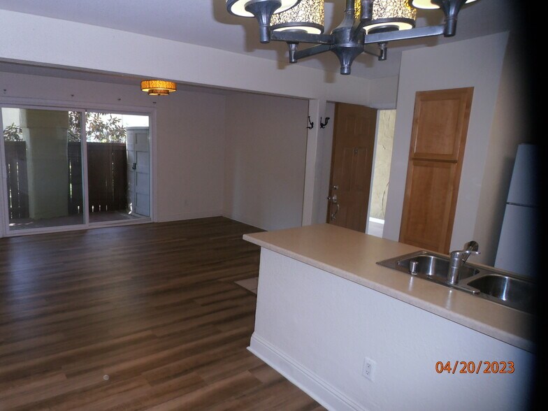 Building Photo - 2881 Huntington Blvd