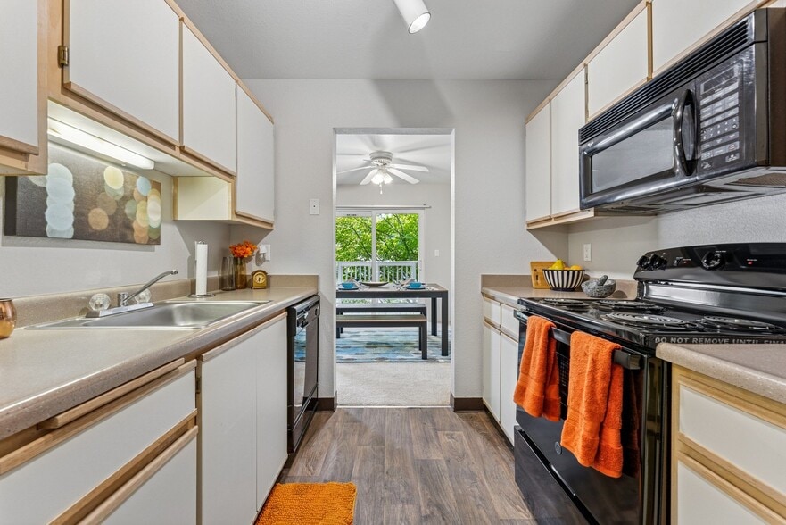 Kitchen | 2-Bedroom | Clermont - Clermont
