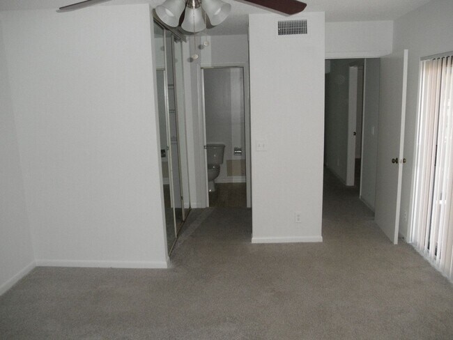 Building Photo - Somerset