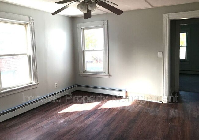 Building Photo - 12 Silver St