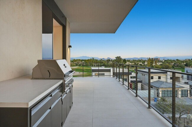 Building Photo - 4849 N Camelback Rdg Dr