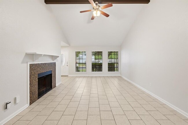 Building Photo - 1505 Charolais Dr
