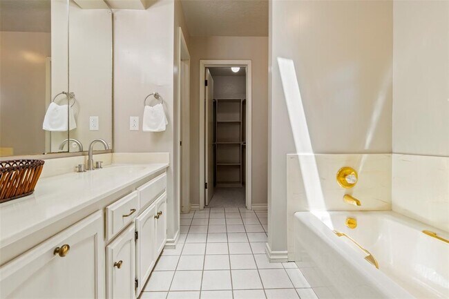 Building Photo - 57 Serenada Ln