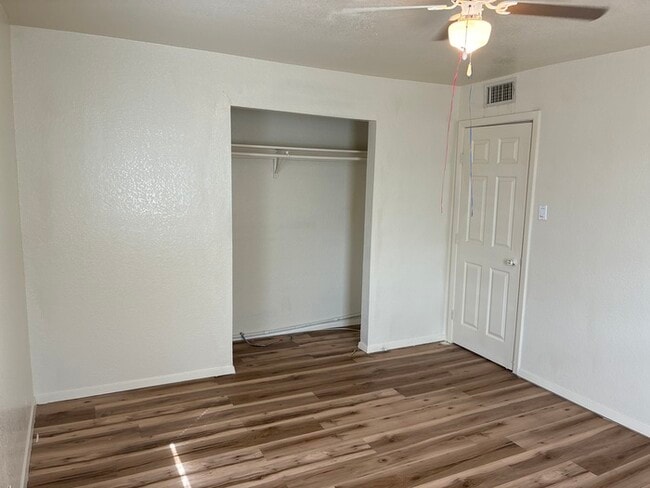 Building Photo - Move-In Ready 2BR Home in Taylor, TX