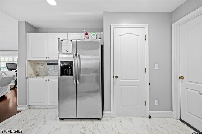 Building Photo - 421 Broadmoor St