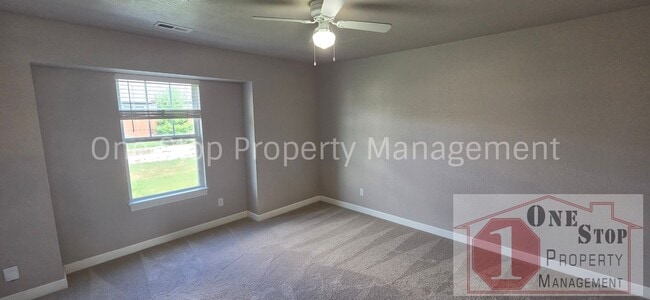Building Photo - 260 N Pointe Ln