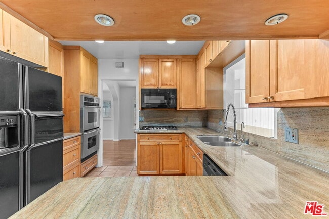 Building Photo - 2148 Veteran Ave
