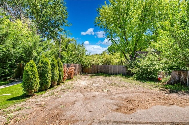 Building Photo - North End corner lot with garden and TONS ...