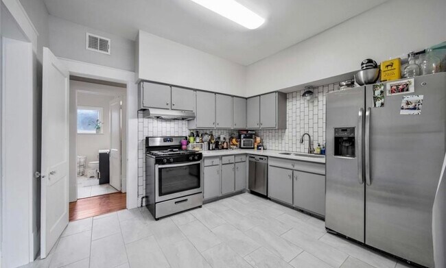 Building Photo - 4614 Park Dr