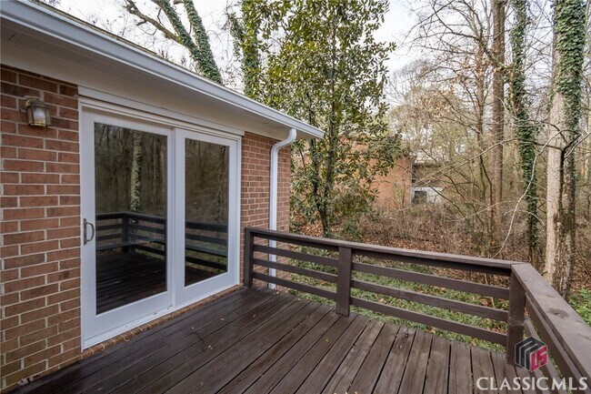 Building Photo - 275 Brookstone Dr