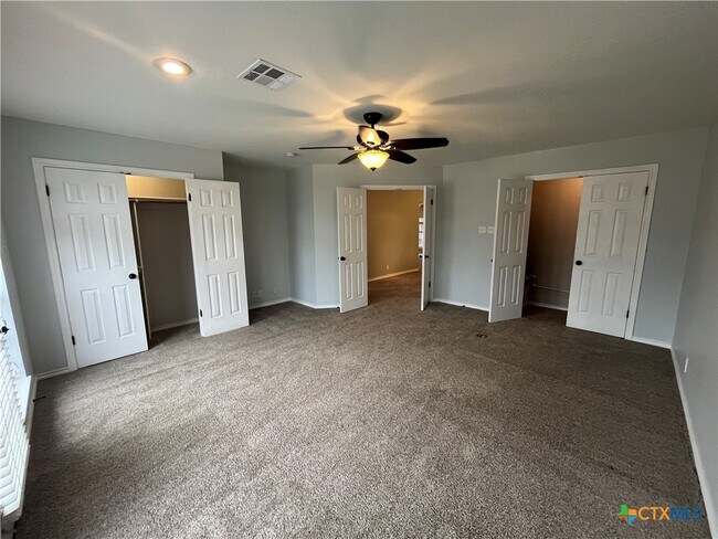 Building Photo - 2013 Highland Dr