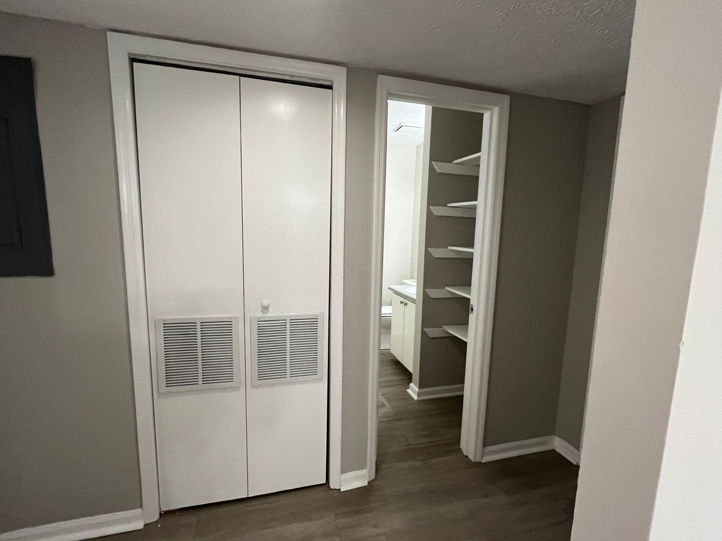 Building Photo - 301 E Second St