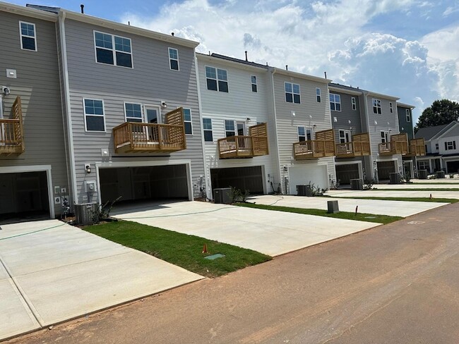 Building Photo - 613 Gimari Dr