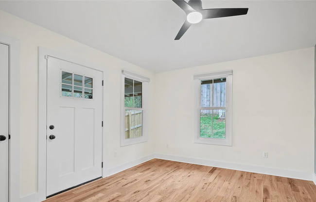Building Photo - Stunning Home for Rent Minutes from Biltmo...
