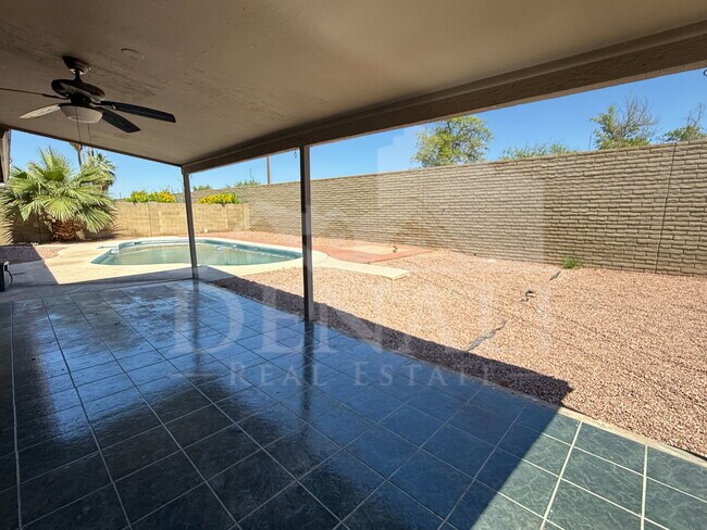 Building Photo - 3617 S Siesta Ln