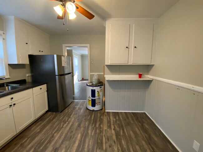 Building Photo - Room in Single Family Home on Remount Rd