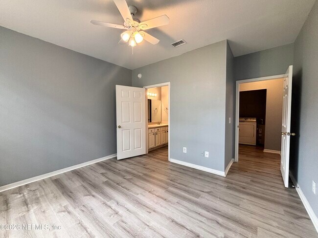 Building Photo - 13703 Richmond Park Dr N
