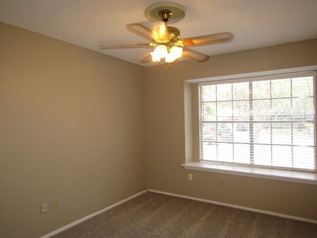 Building Photo - 7612 Islander Dr