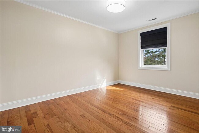 Building Photo - 223 Burgess Ave