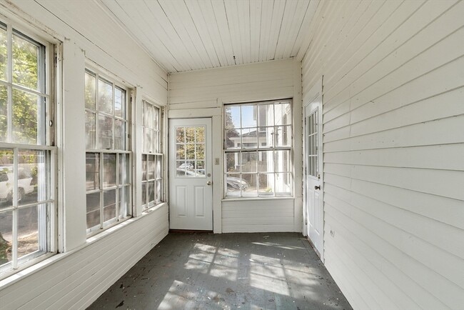 Building Photo - 93 Upham St