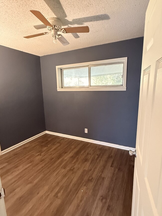 Building Photo - 200 S Birch St